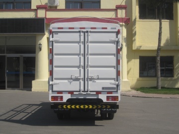 金杯牌SY5044CCYDQ1-AV型倉柵式運輸車的道路貨物運輸應用